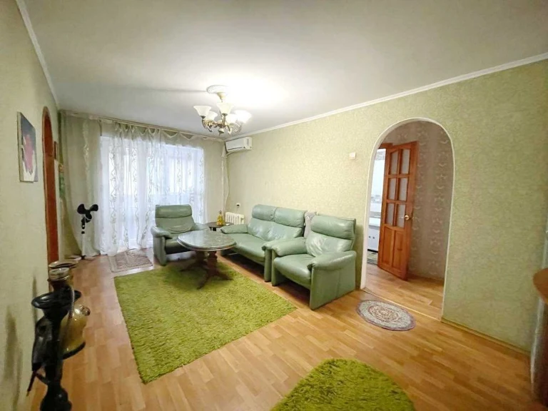 Продаю  3к квартиру в центрі  Корабельного. Заходь і живи! С