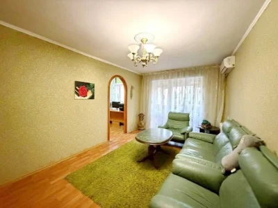 Продаю  3к квартиру в центрі  Корабельного. Заходь і живи! С