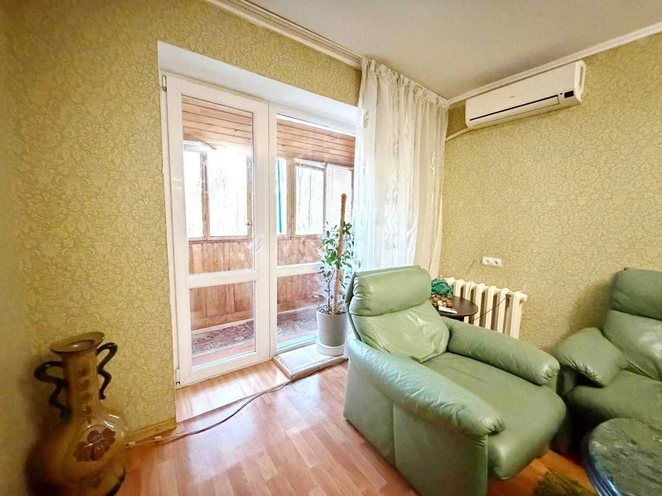 Продаю  3к квартиру в центрі  Корабельного. Заходь і живи! С