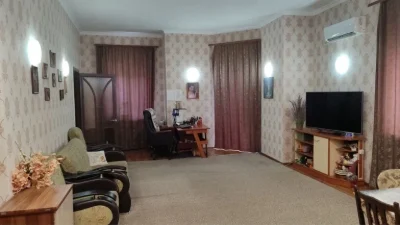 Без комісії для покупця трикімнатна квартира в центрі біля д