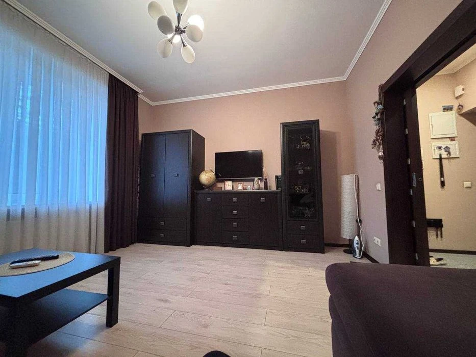 Метро Вокзальна, 2 розд, пр-кт.Повітряних сил, 33\2
