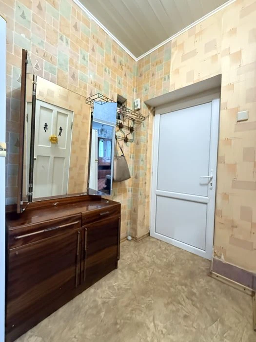 Продам квартиру 1-кімнатна у гарному стані Ліски вул.Леванев