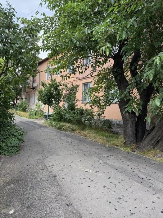 Продам квартиру 1-кімнатна у гарному стані Ліски вул.Леванев