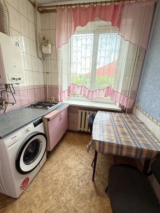 Продам квартиру 1-кімнатна у гарному стані Ліски вул.Леванев