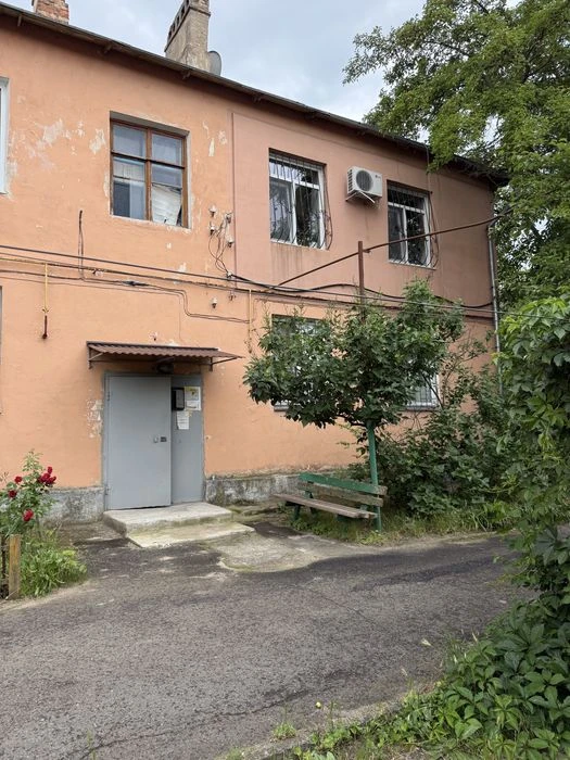 Продам квартиру 1-кімнатна у гарному стані Ліски вул.Леванев