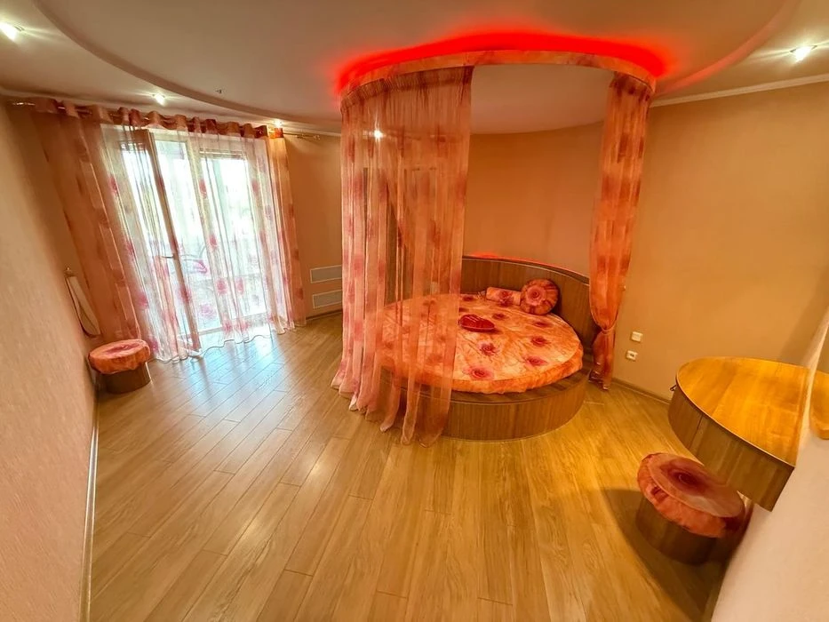 Продаю отличную 3х комнатную квартиру в Ингульском районе. Р