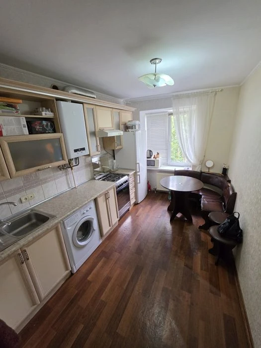 Продаж 2 кімнатна  квартира автономка Центр