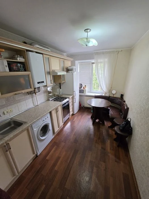 Продаж 2 кімнатна  квартира автономка Центр