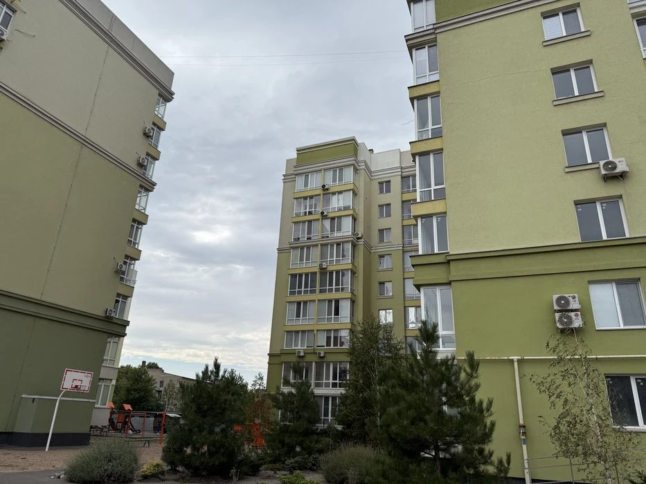 Трехкомнатная квартира с ремонтом в ЖК Леваневский.