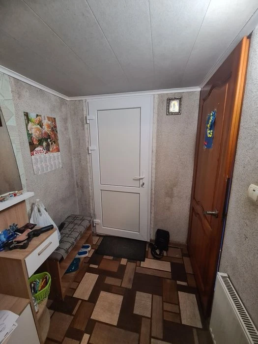 Продаю 2х комнатную квартиру на земле.  В Центре.