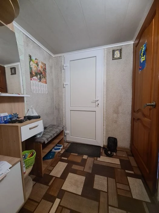 Продаю 2х комнатную квартиру на земле.  В Центре.