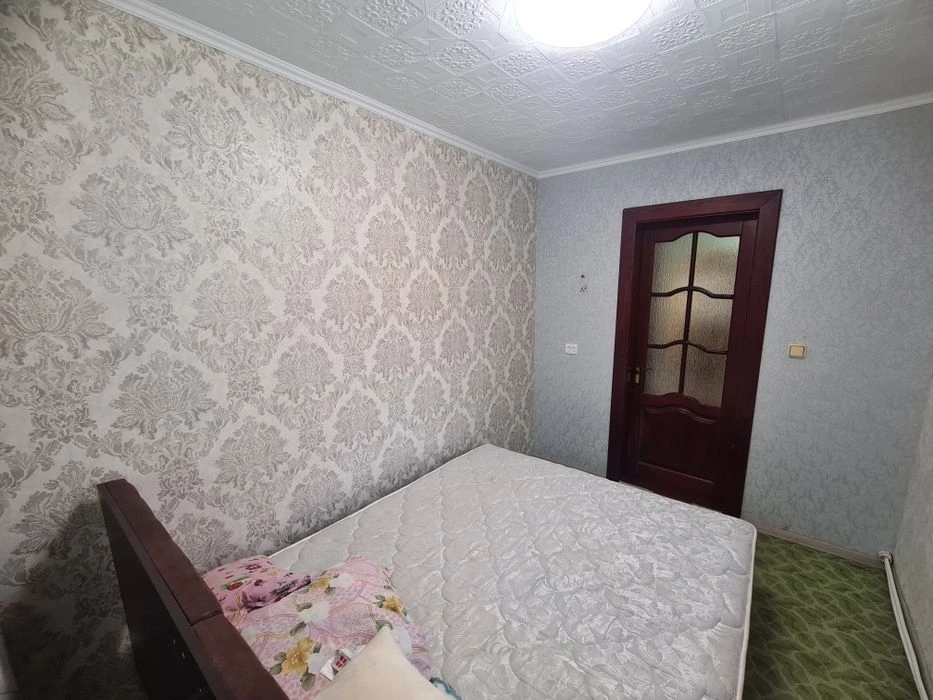 Продаю 2х комнатную квартиру на земле.  В Центре.