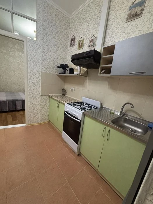 Продаю 1 кімнатну квартиру на землі.