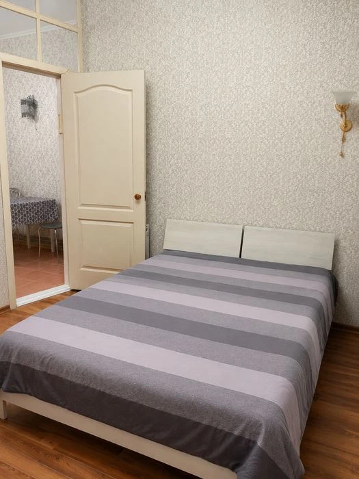 Продаю 1 кімнатну квартиру на землі.