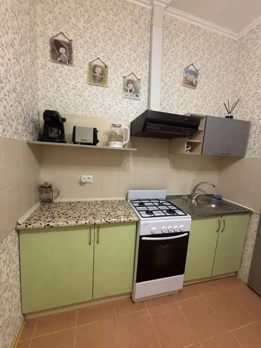 Продаю 1 кімнатну квартиру на землі.