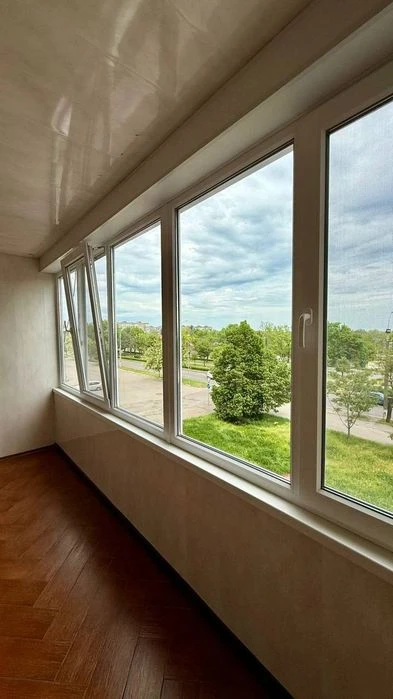 Продажа 3х.к.кв Пр.Центральный р-н Южного Буга 3/9 67000$