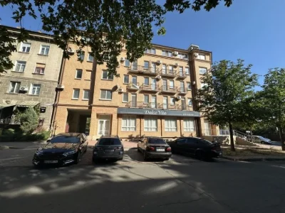 Продам 4х к.кв в новом сданном доме в центре города, ул. Ник