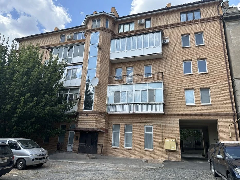 Продам 4х к.кв в новом сданном доме в центре города, ул. Ник