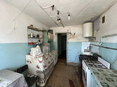 Кімната в комуналці.  3 слобідська - Погранична