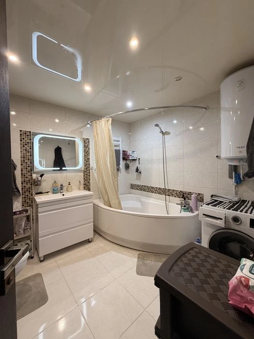 Продаю 2к.кв.М.Морская жилкоп с маленьким двориком и место п