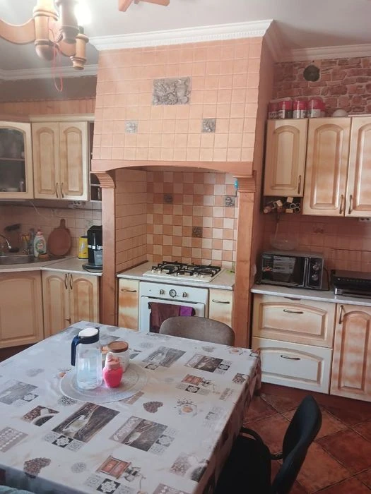 Продам большой дом  в центре