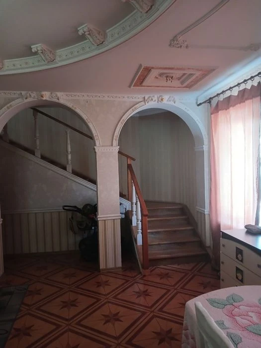 Продам большой дом  в центре
