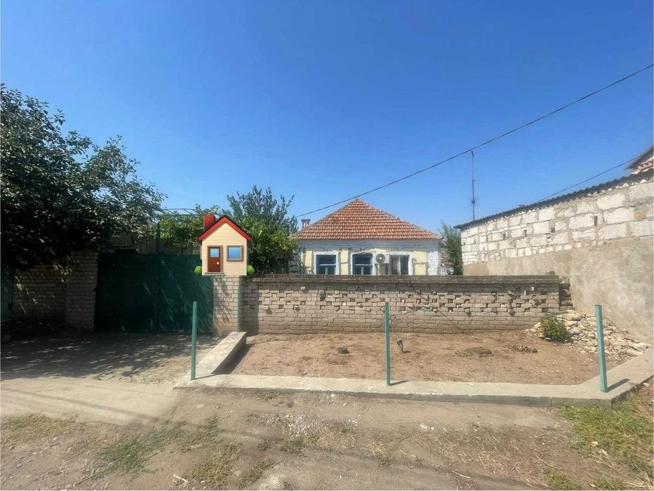 Продаю ½ будинку. Водопій. Окремий двір. Гараж