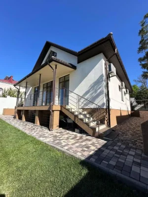Продам елітний будинок в Варварівці