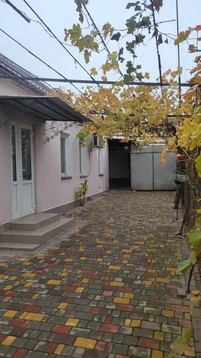 Продаю будинок вул. Новобузька добротний всі зручності земля