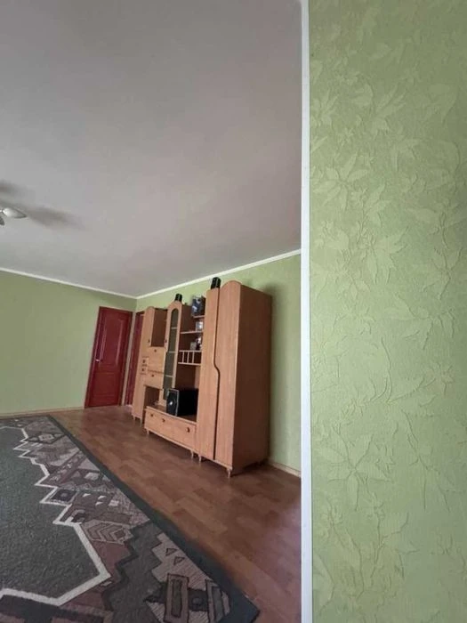Двоповерховий будинок у престижному районі Полтави, поруч із