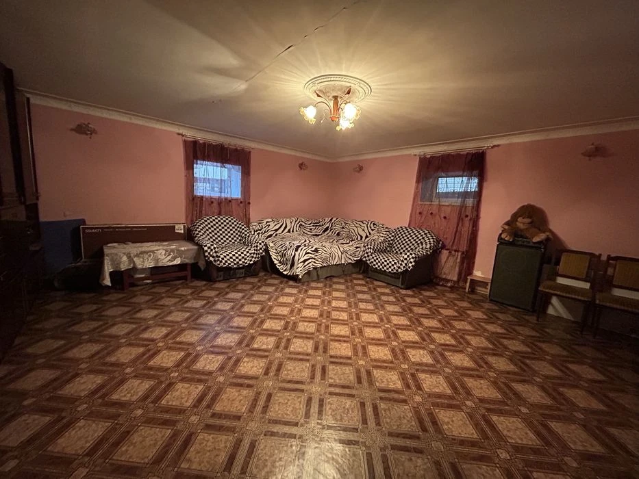 3 поверховий будинок зі своїм двориком, 202 кв. м. вул. Нава