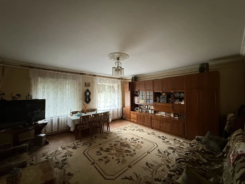 Продается дом на перегоне в Ц.Селе.360м,участок 10 соток.