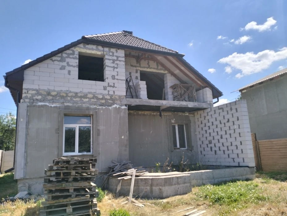 2х эт.дом, ул.Волонтерская, р-н Велама 63000$