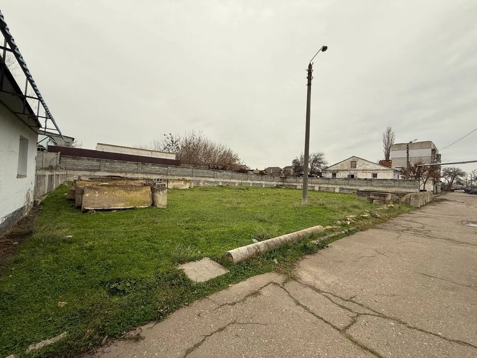 Продаю отличный участок земли  с домом  в  Центре. 4 Слободс