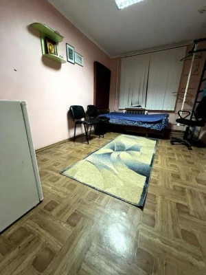 Продаж 2-кімнатної квартири з окремим входом, вул. Вітрука