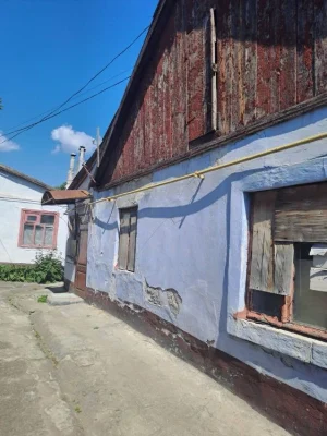 Продам часть дома в Центре район 3 слободской