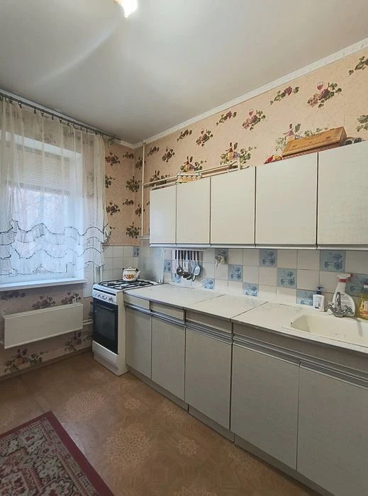 2к квартира на низькому поверсі Ковпака