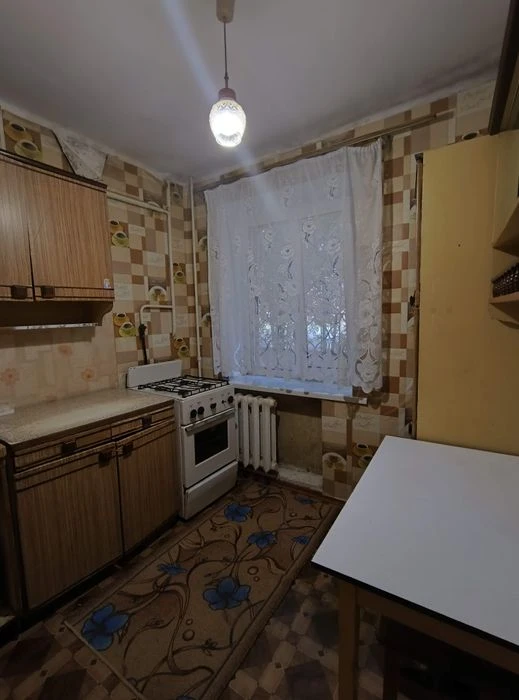 Продам 1к квартиру в цегляному будинку на першому поверсі