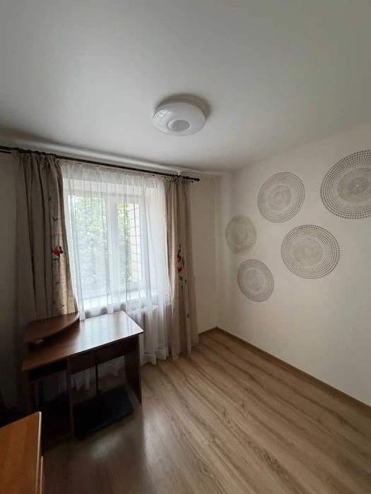 Продаж 3  кімн.квартири на вул.Петропавлівській