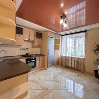 Продам 2 кімнатну з автономкою на Лушпи.
