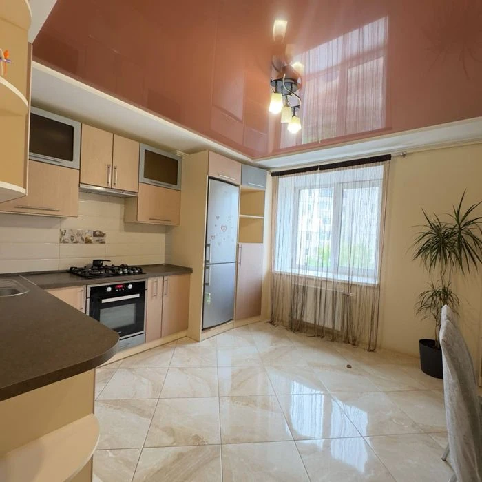 Продам 2 кімнатну з автономкою на Лушпи.