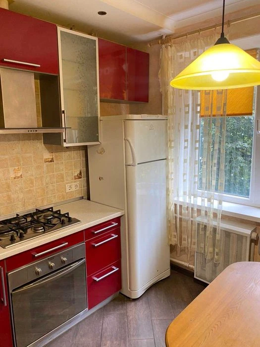 Продам 2 х кімнатну на Сумської тероборони (колишня Ковпака)