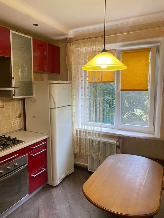 Продам 2 х кімнатну на Сумської тероборони (колишня Ковпака)