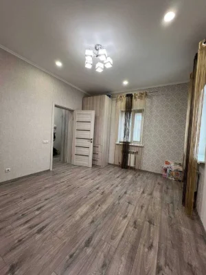 Продаж 3-кімнатної квартири на землі по вул.Псільська