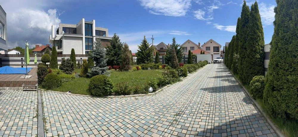 Продаж сучасного будинку в Совіньйоні у стилі Хайтек.