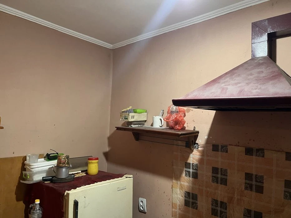 Продаж  2 кімнат у гуртожитку  на Металургів 17