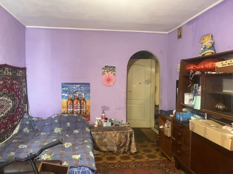 Продаж  2 кімнат у гуртожитку  на Металургів 17