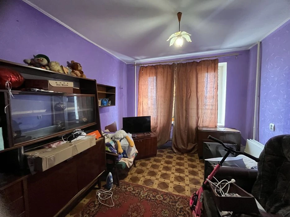 Продаж  2 кімнат у гуртожитку  на Металургів 17