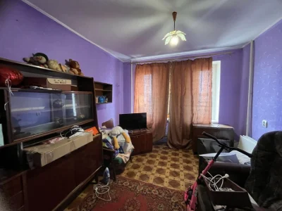 Продаж  2 кімнат у гуртожитку  на Металургів 17