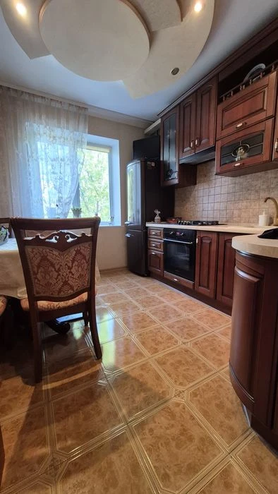 Продаж трикімнатної квартири по пр.Лушпи